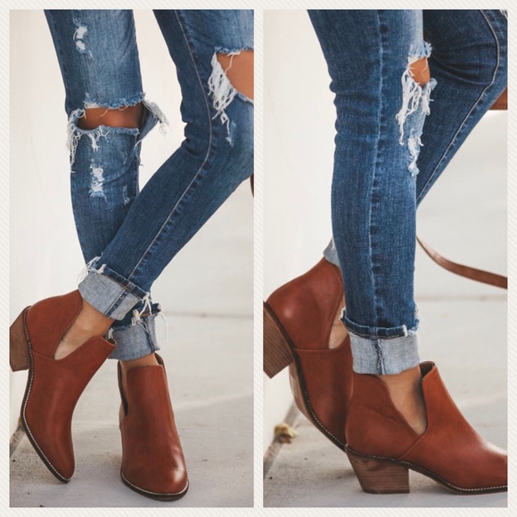 LAST 2️⃣ Vegan Leather Bootie with Block Heel - Picture 3 of 8